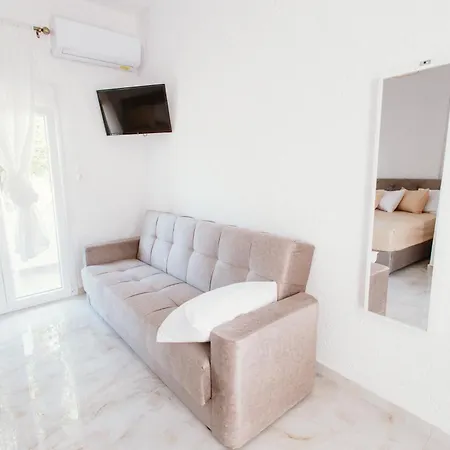 Theano 2 Apartmanhotel