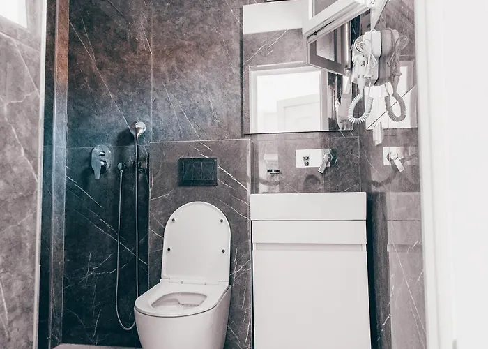 Theano 2 3* Торони