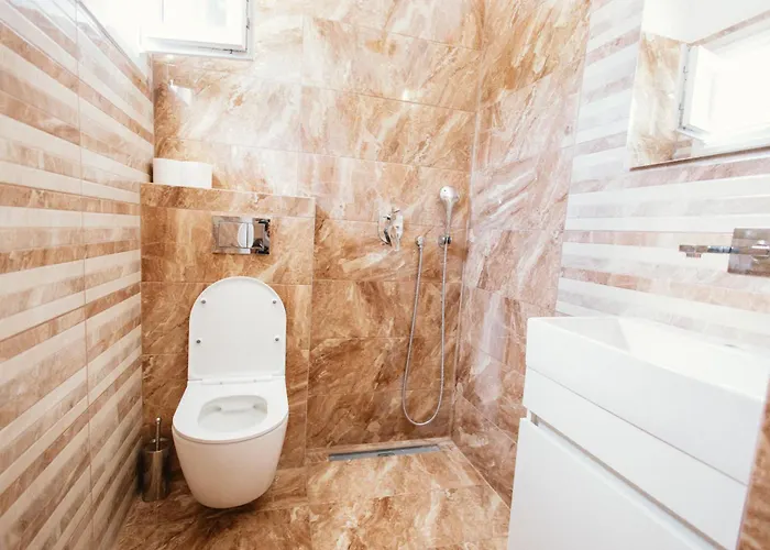 Theano 2 Торони